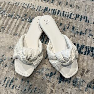 Ruth White Knot Slide Sandals NWOT 7.5
